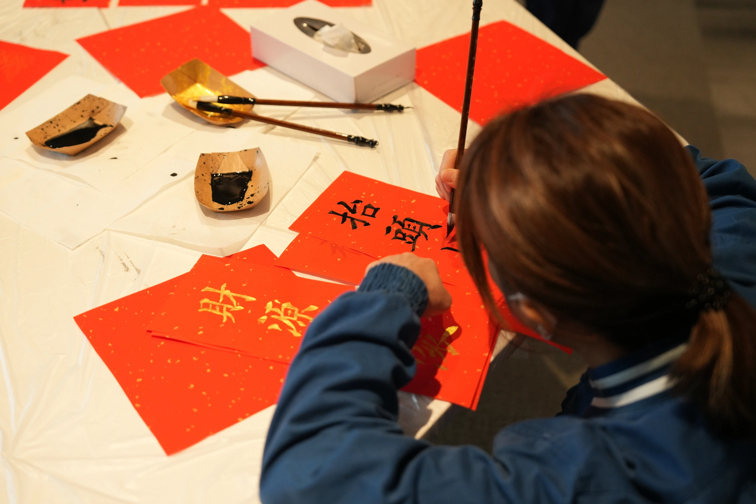 Image of Fai Chun Writing to Celebrate the Year of the Dragon 2